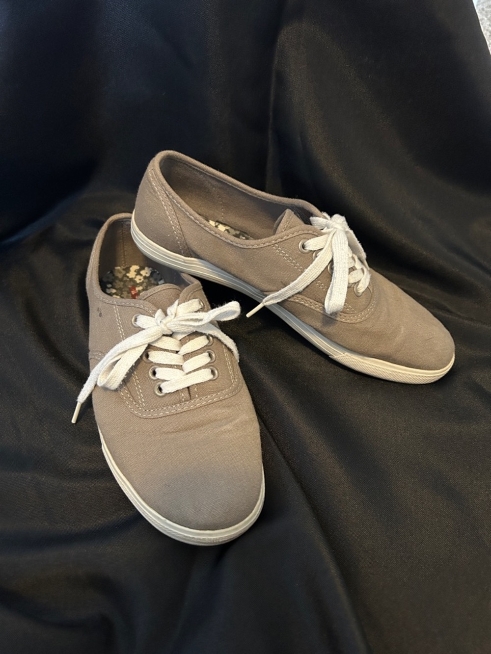 ⚡️Mossimo Supply Co. Taupe Canvas Sneakers with White Laces